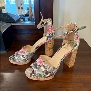 NWT!! Vince Camuto Floral Block Heel Sandals
